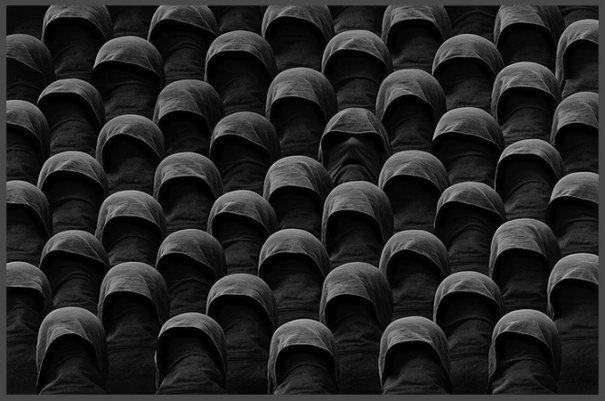 Концептуальные черно-белые фотографии Миши Гордина/Misha Gordin - №2