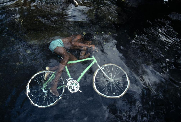 8 © Bruno Barbey