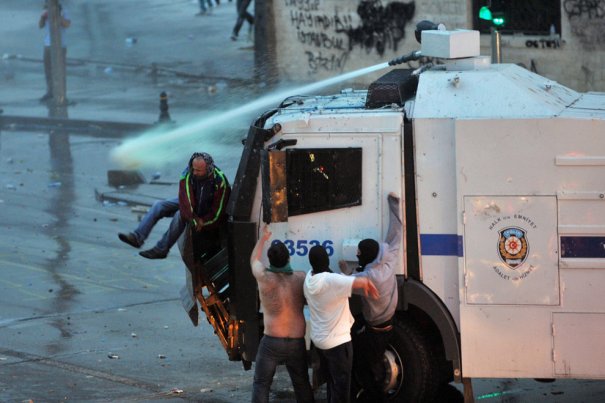 Новости в фотографиях - Массовые протесты в Турции - №11