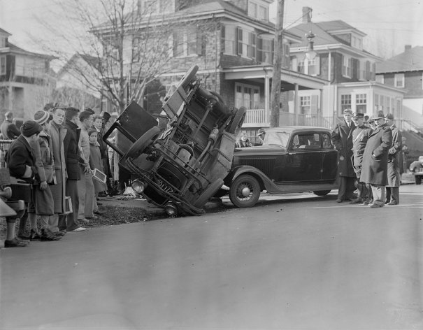 Фотографии самых первых авто аварий - №11