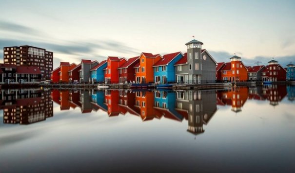 Естественная симметрия - лучшие зеркальные отображения города в воде - №3