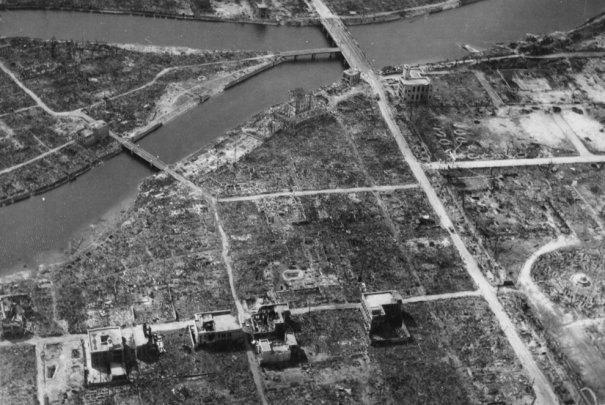 Новости в фотографиях - страшные кадры в память о Хиросиме - №10