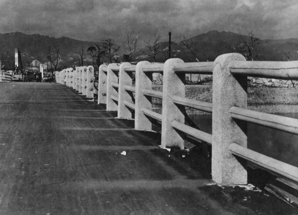 Новости в фотографиях - страшные кадры в память о Хиросиме - №12