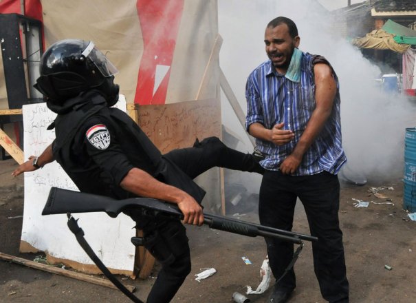 Новости в фотографиях - в Египте введено чрезвычайное положение - №8