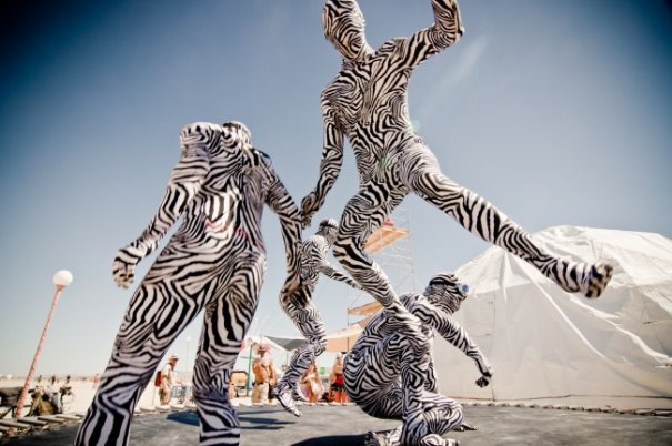 Волны креатива в красивых фото с фестиваля Burning Man - №27