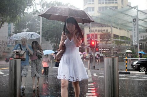 Люди под дождем - красиво и актуально для осенних фото - №6