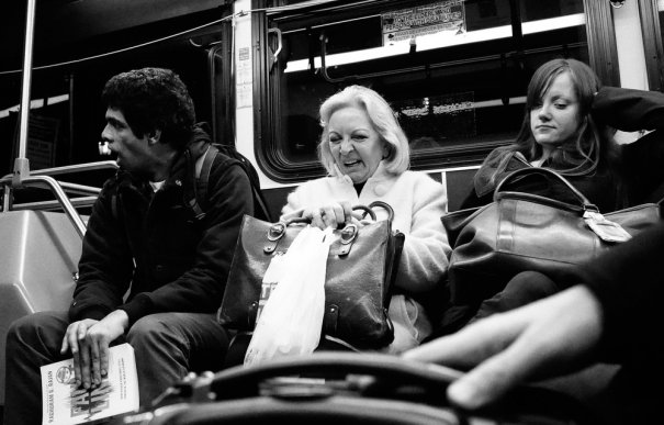 Новости в фотографиях - Кипящая жизнь в общественном транспорте - №22