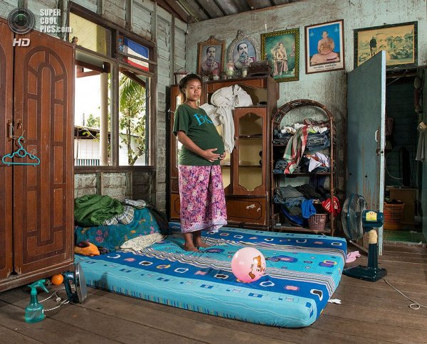 Интересные фотографии женских спален из проекта «Зеркала и Окна» - №7