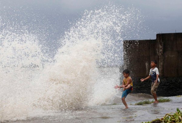 Новости в фотографиях - Тайфун Хаян унес жизни более 10 тысяч человек - №6