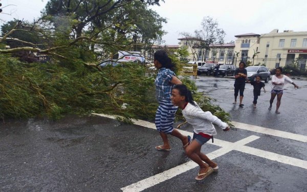 Новости в фотографиях - Тайфун Хаян унес жизни более 10 тысяч человек - №7