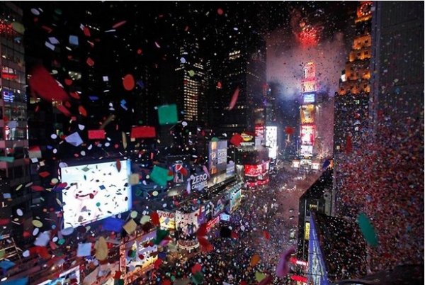 Празднование Нового Года - красивые фото из разных стран - №1