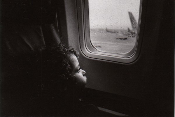 Взгляд в окно - искусство черно-белых фото - №36