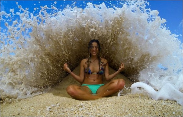 Удачные кадры - Йога у моря. OMGFacts