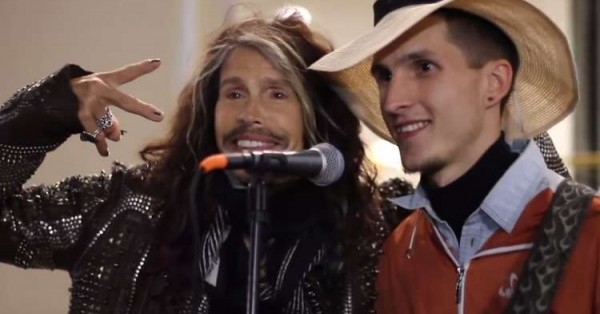 Стивен Тайлер из Aerosmith просто взял и спел с московским уличным музыкантом