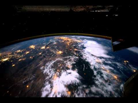 Красивый Time lapse о космическом полете над Землей