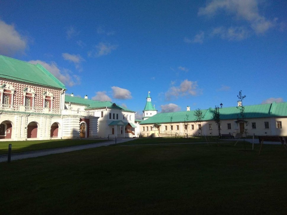 В тени Воскресенского собора - Дмитрий Никитин