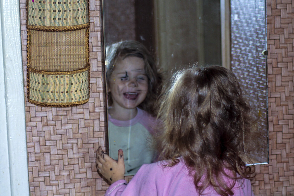 Знакомство с маминой косметикой - Людмила Павловна Крышковец