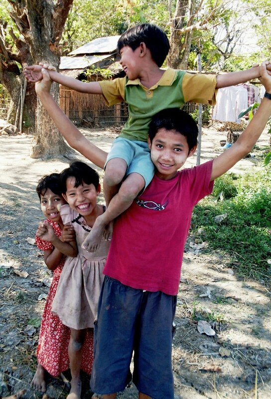 Деревенские дети. Мьянма. - Игорь Матвеев Деревенские дети. Мьянма. - Игорь Матвеев