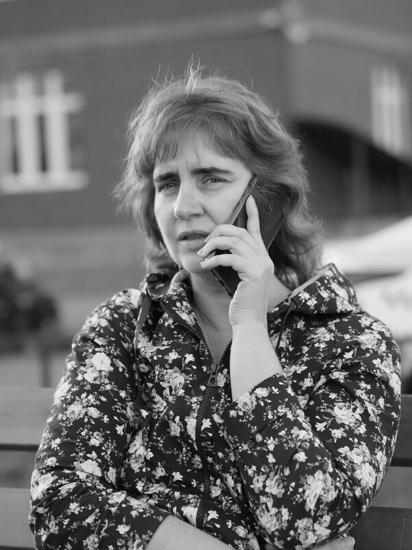 Разговор по мобильной связи - photo -oko