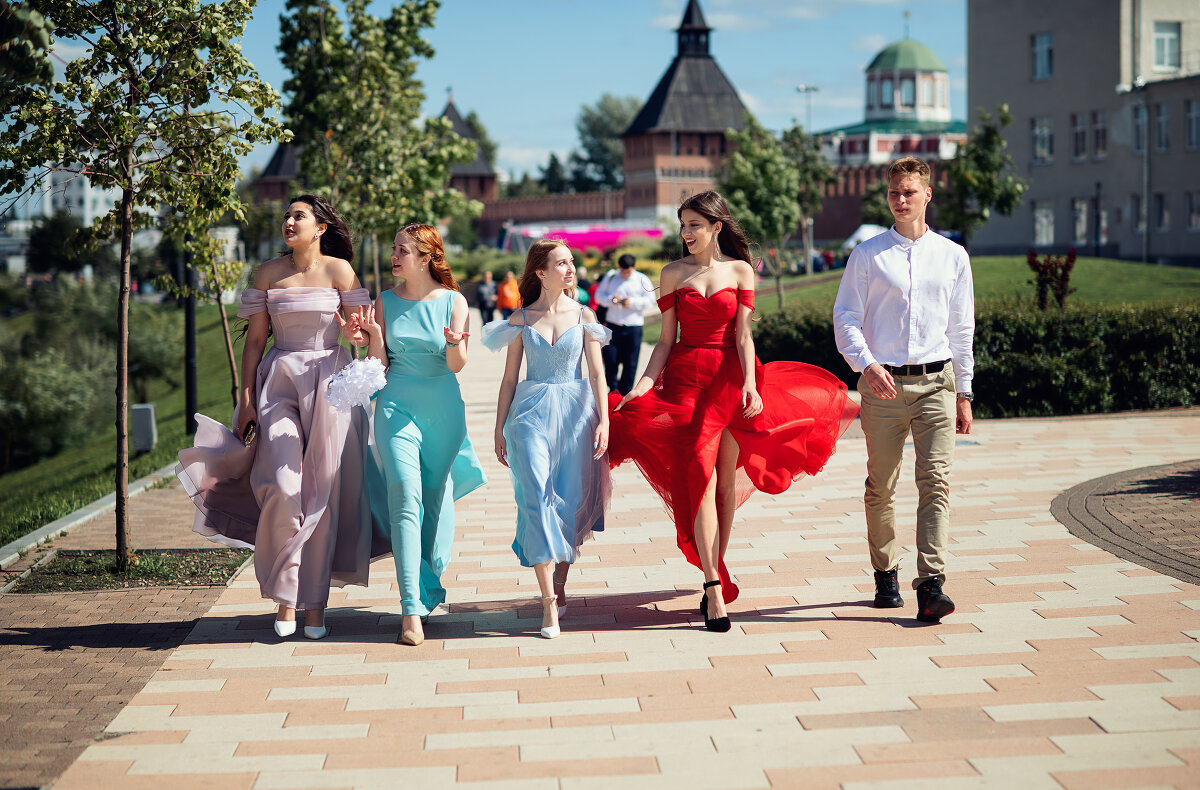 В это лето закончилось детство, началась взрослая жизнь.. - Лилия .