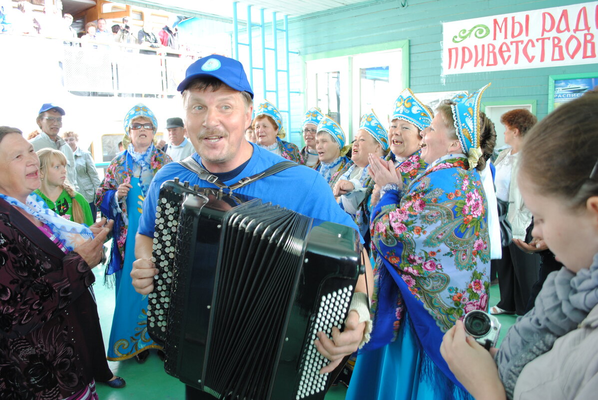 Играй, гармонь любимая! :: Владимир 