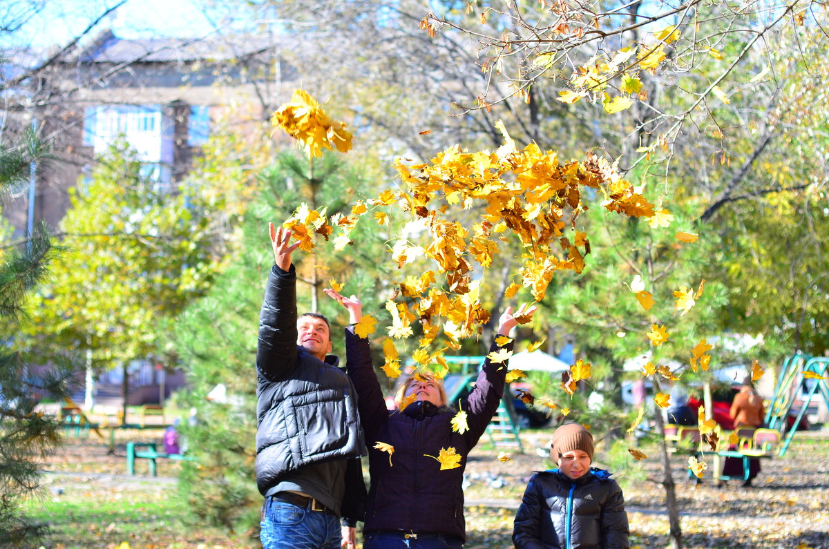 Прогулка в парке - Константин Мозолёв