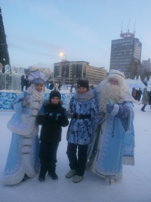 в гостях у дедушки мороза и снегурочки - НИЧКОВА ДАРЬЯ 