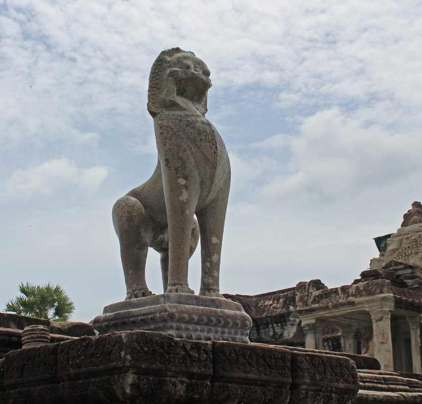 Камбоджа. Каменный лев у Ангкор-Вата - Владимир Шибинский Камбоджа. Каменный лев у Ангкор-Вата - Владимир Шибинский