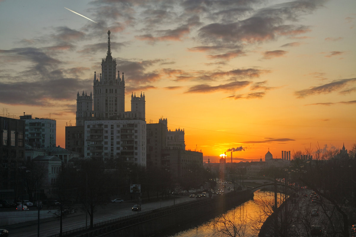 Про Яузу, высотку и закат... - Ольга Маркович