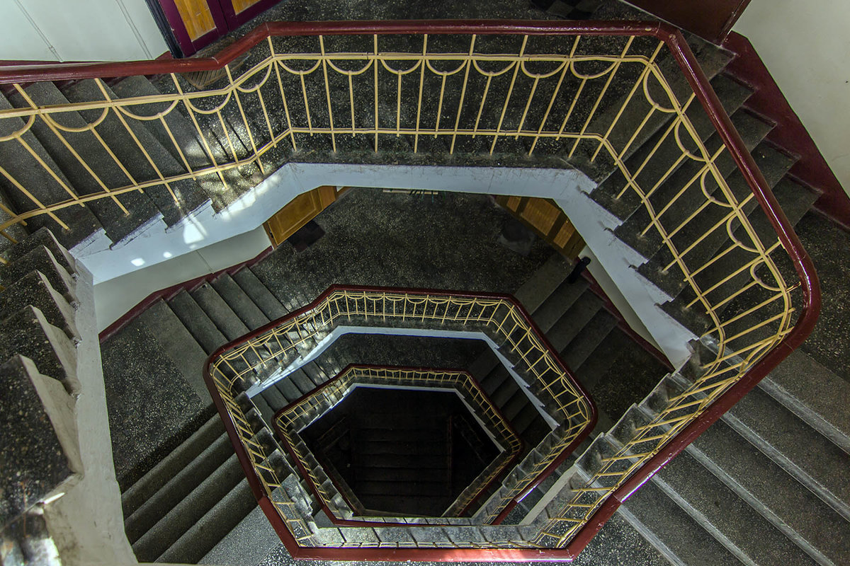 вниз - Геннадий Свистов