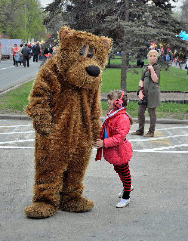 Мишка, Мишка, давай сфотографируемся, вон мамка с фотоаппаратом - Владимир Анакин Мишка, Мишка, давай сфотографируемся, вон мамка с фотоаппаратом - Владимир Анакин