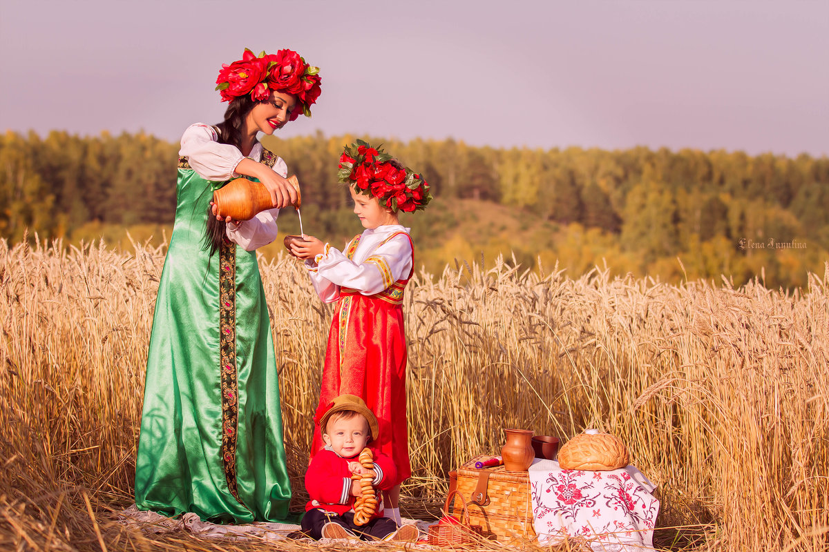 В поле - Елена Инютина