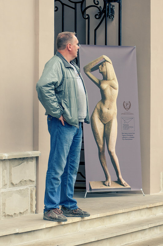 Не подаюсь я чарам глаз, хоть и краснеею сразу. Враз. - Виктор Не подаюсь я чарам глаз, хоть и краснеею сразу. Враз. - Виктор