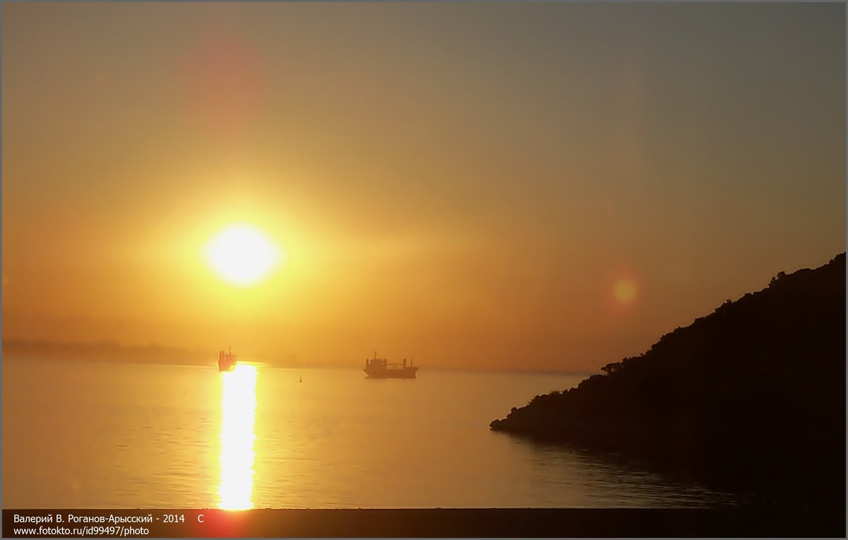 ЗОЛОТОЙ ВОСХОД - Валерий Викторович РОГАНОВ-АРЫССКИЙ ЗОЛОТОЙ ВОСХОД - Валерий Викторович РОГАНОВ-АРЫССКИЙ