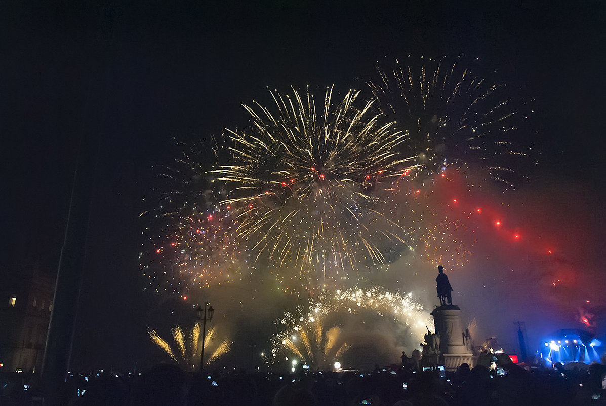 Новогодний салют в Лиссабоне.Португалия.Площадь Коммерции 31.12.2014 - Ivanov Ivan 