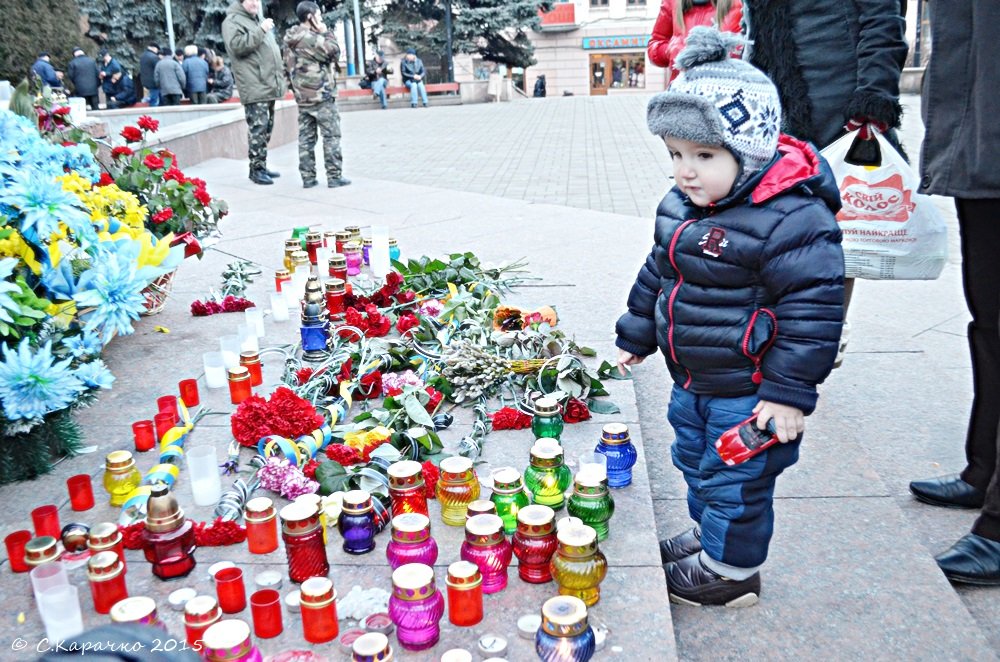 Запалені свічки памяті загилого актора А. Кузьменка - Степан Карачко