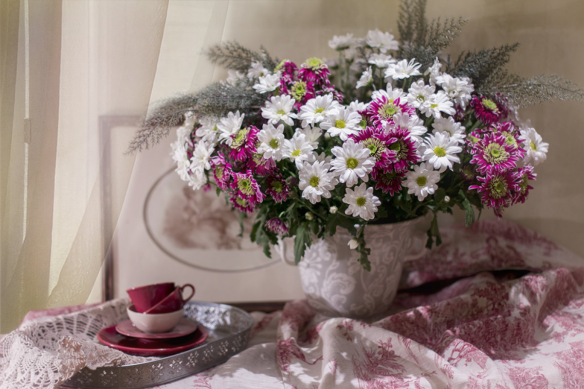 С букетом хризантем... - Bosanat С букетом хризантем... - Bosanat