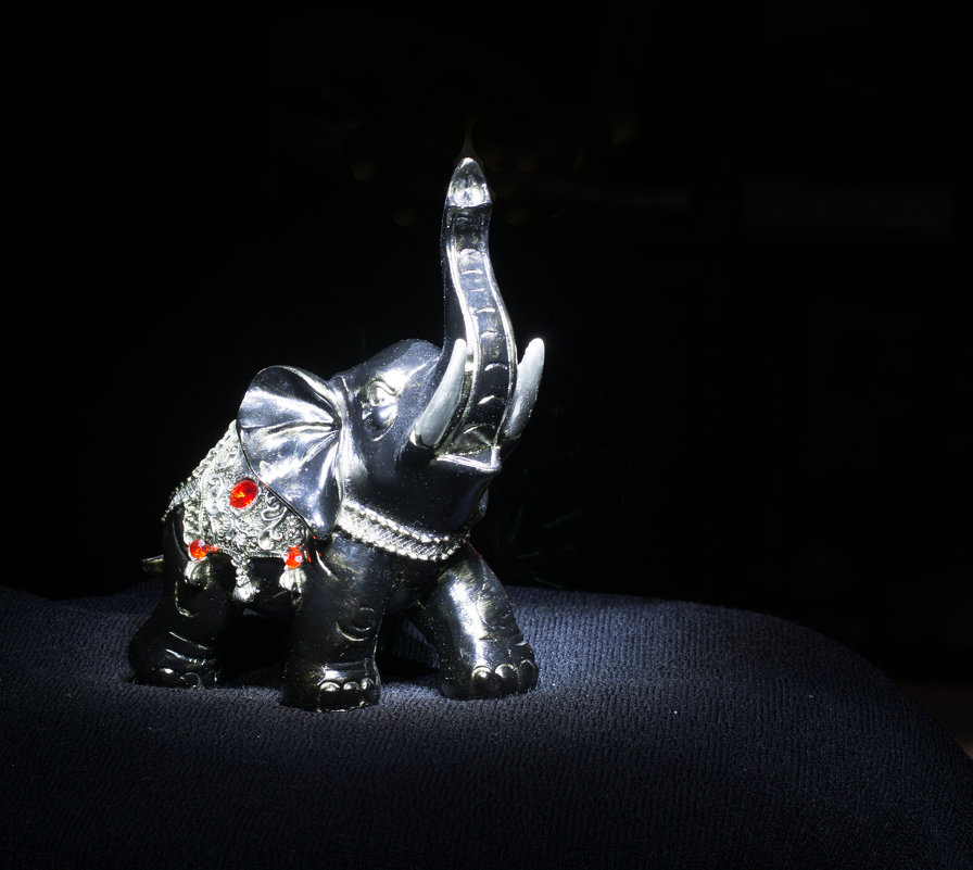 Black Elefant - Игорь Хворостян