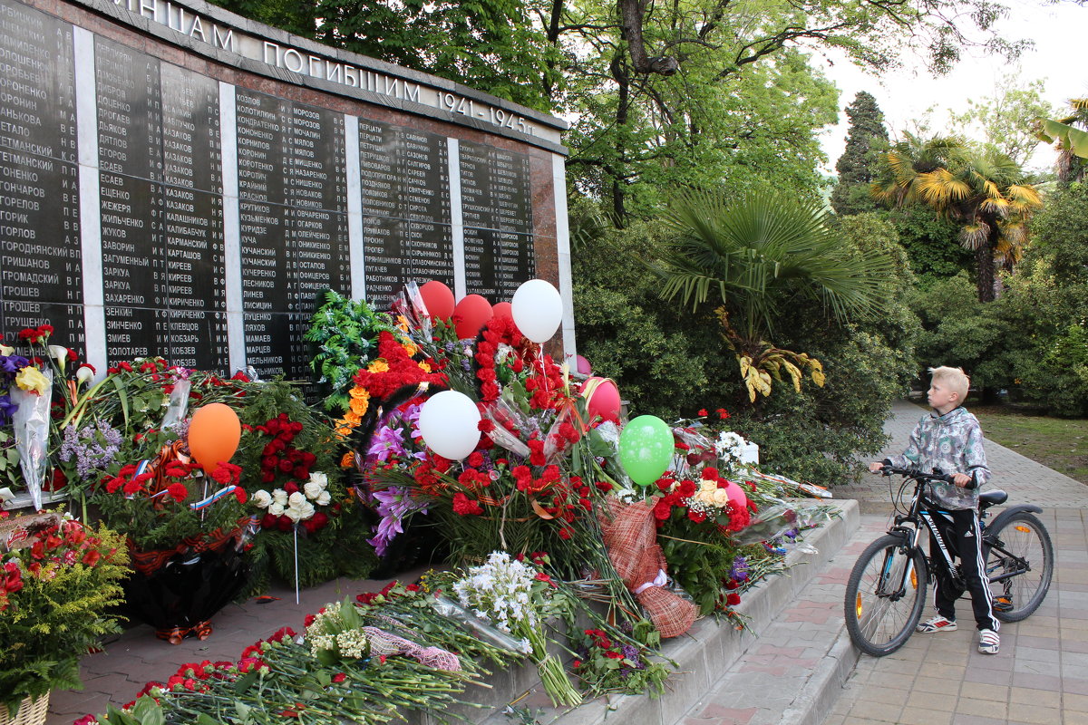 9 мая - Антон Бочарников