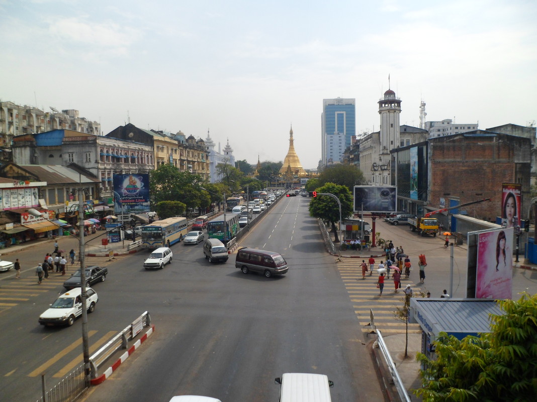 дорога в Шведагон . Янгон , бирма - Наталья Елизарова дорога в Шведагон . Янгон , бирма - Наталья Елизарова