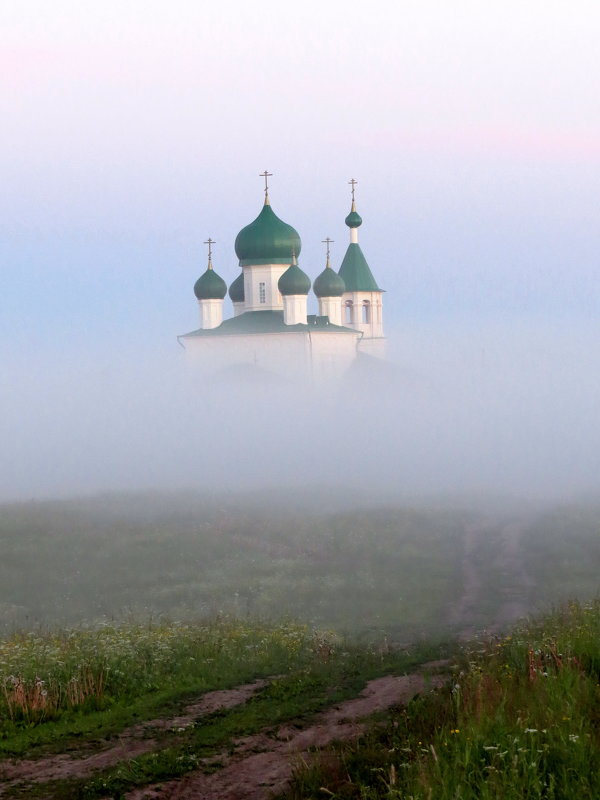 Храм парит в облаках - Юлия Лохова