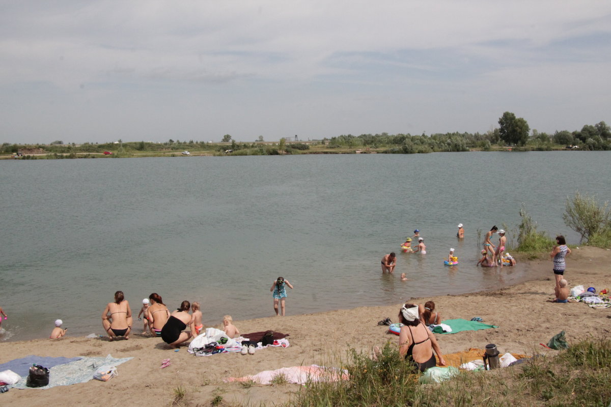 В жаркий день, не смотря на будни. - Олег Афанасьевич Сергеев