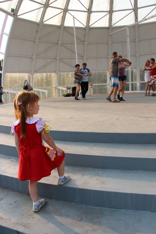 в городском саду играет... - Лана Lana в городском саду играет... - Лана Lana