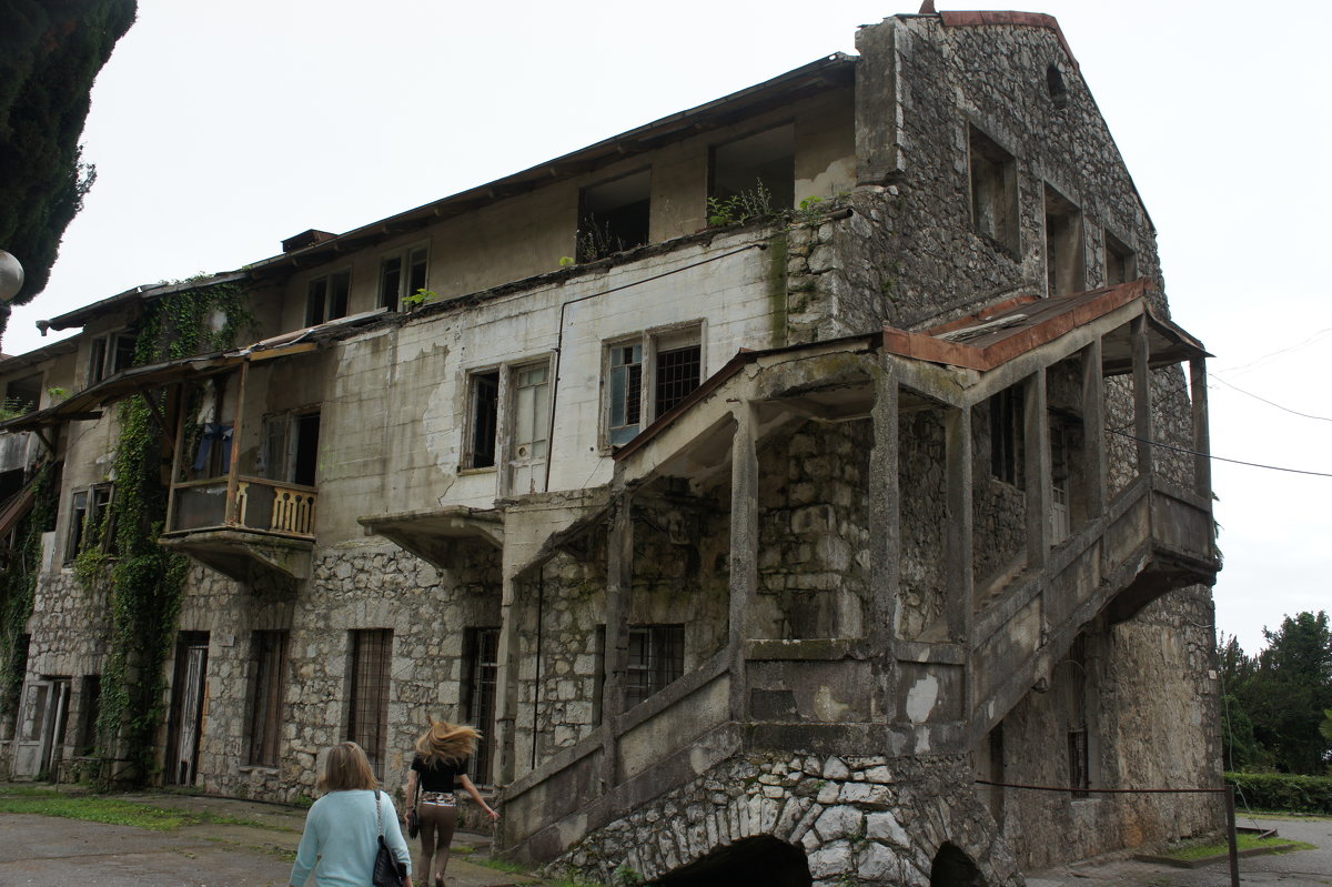 На территории крепости Абаата. Корпус пансионата «Жоэквара» (бывший) - Елена Павлова (Смолова)