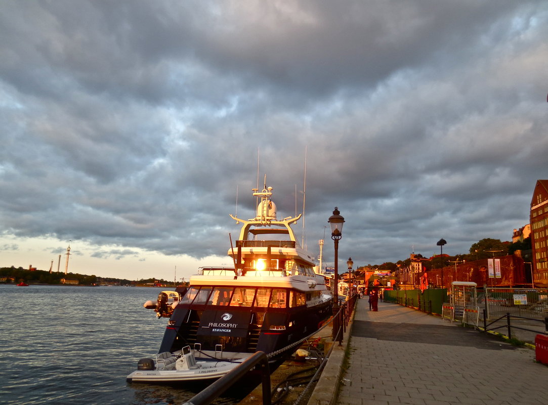 на набережной - Елена 