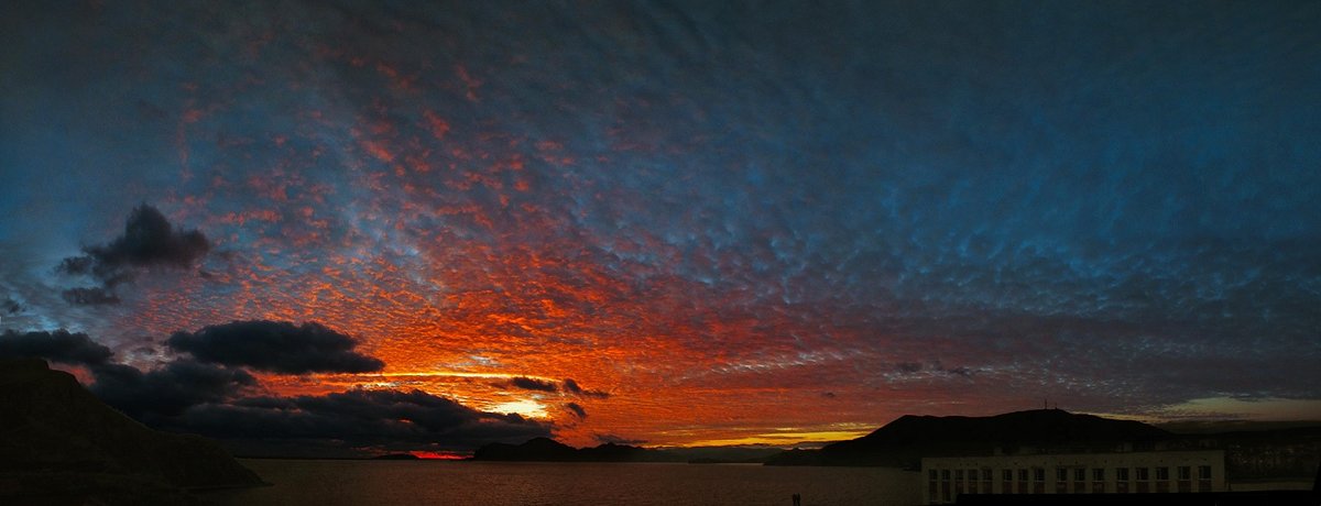 огнем пылают небеса в закатном небе Киммерии - viton 