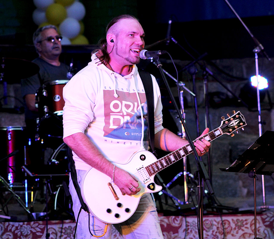 *** - Дмитрий Иншин