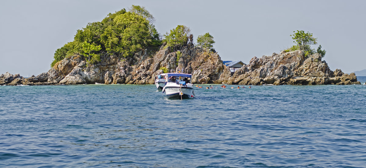 Маленький, необитаемый остров - Вячеслав Васильевич