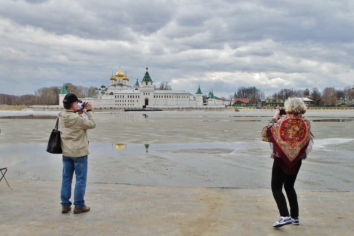 Успеть запечатлеть . Ипатьевский монастырь р. Кострома. - Святец Вячеслав 