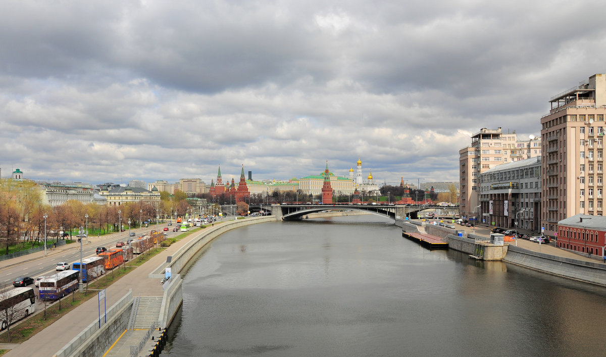 Москва.( 21.04.2016г.) - Виталий Виницкий